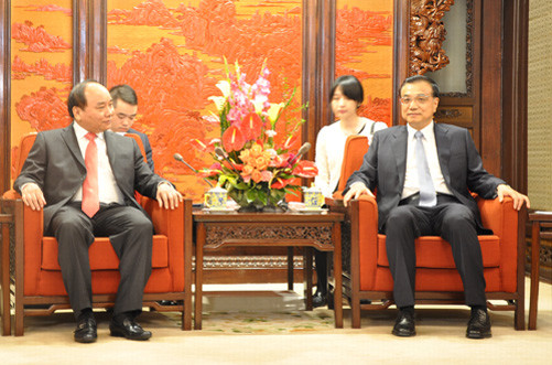 Phó Thủ tướng Nguyễn Xuân Phúc hội kiến Thủ tướng Trung Quốc Lý Khắc Cường 