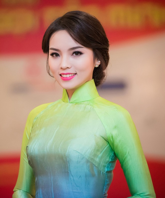 Hoa hậu Kỳ Duyên tham gia Vầng trăng cho em 2015