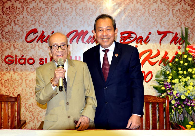 Bí thư Trung ương Đảng, Chánh án TANDTC Trương Hòa Bình mừng đại thọ Giáo sư - Anh hùng Lao động Vũ Khiêu tròn 100 tuổi