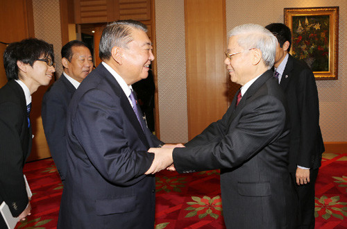 Tổng Bí thư Nguyễn Phú Trọng hội kiến Chủ tịch Hạ viện Nhật Bản  