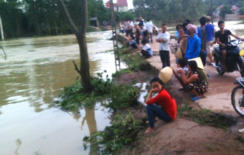  Nghệ An: 5 học sinh tử vong vì mưa lũ