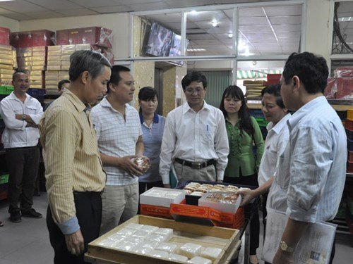 Phạt 14 triệu đồng với cơ sở làm bánh trung thu nổi tiếng Hà Nội