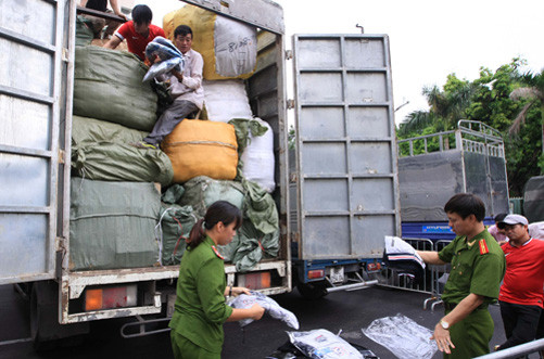 Liên tiếp bắt giữ nhiều vụ vận chuyển hàng lậu vào Hà Nội 