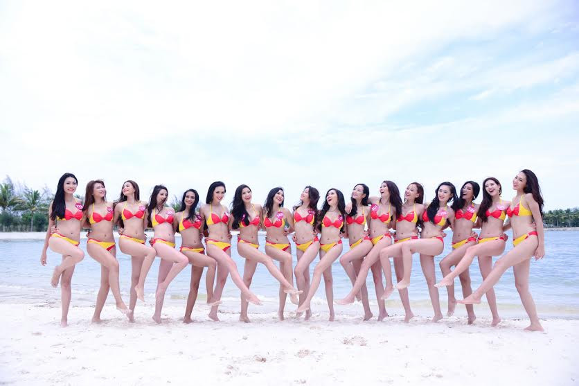 Hoa hậu Hoàn vũ Việt Nam nóng bỏng cùng bikini Vietjet
