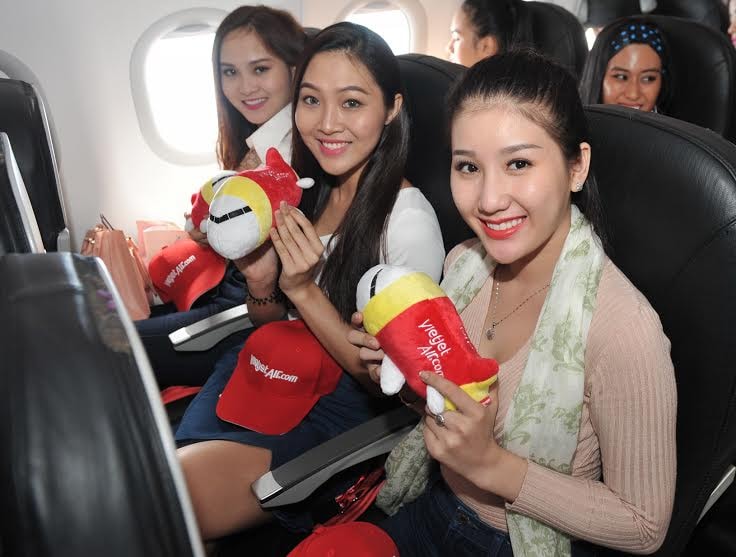 Hoa hậu Hoàn vũ Việt Nam nóng bỏng cùng bikini Vietjet