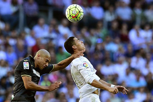 Ronaldo lỡ cơ hội phá kỷ lục, Real thắng nhẹ Granada