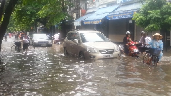 TP Hải Phòng ngập nặng vì mưa lớn 