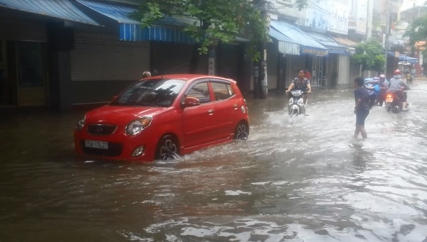 TP Hải Phòng ngập nặng vì mưa lớn 