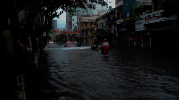 TP Hải Phòng ngập nặng vì mưa lớn 