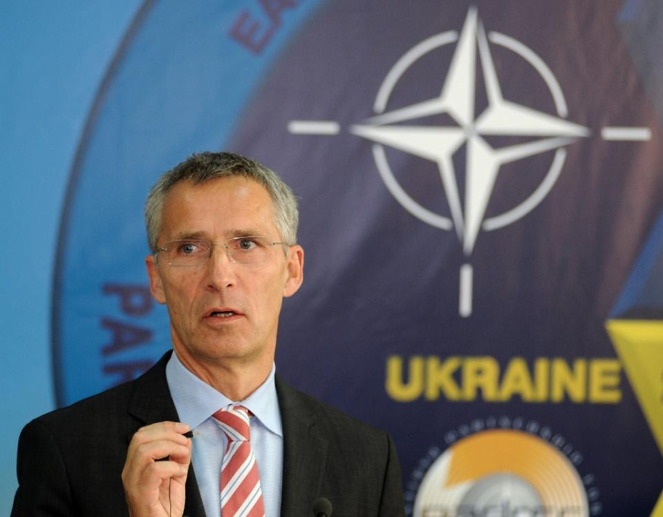 NATO: Nga vẫn cung cấp vũ khí cho phe ly khai tại Ukraine