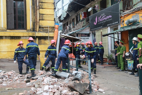 Công an Hà Nội công bố nguyên nhân ban đầu vụ sập nhà cổ 107 Trần Hưng Đạo