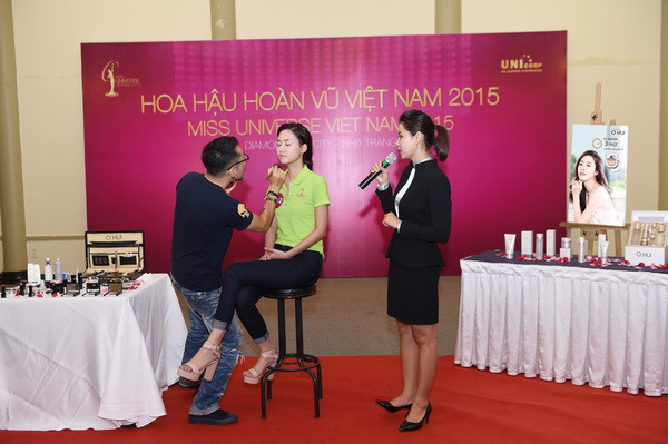 Người đẹp Ngô Trà My đến từ Hà Nội trở thành người mẫu cho buổi huấn luyện về kỹ năng trang điểm. Cô sinh năm 1992 và có chiều cao 1,775 m