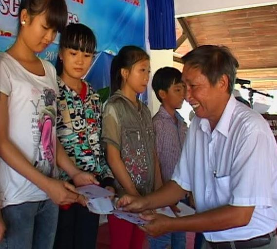 Trao học bổng cho 30 học sinh, sinh viên mang hai dòng máu Việt – Hàn