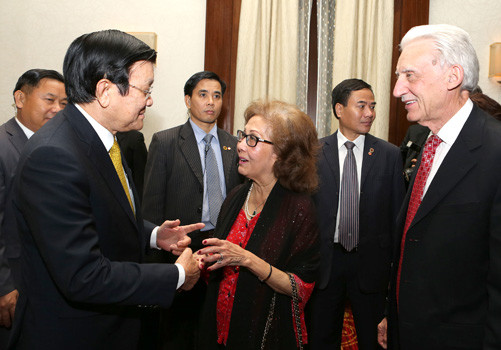 Chủ tịch nước Trương Tấn Sang gặp gỡ thân mật bà con Việt kiều