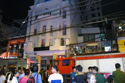 Hà Nội: Khách sạn trên phố cổ bốc cháy dữ dội