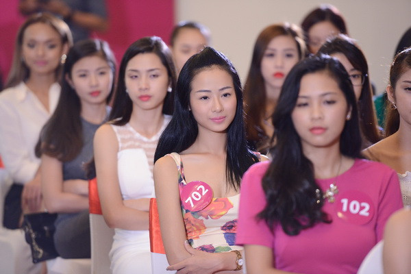 Hoa hậu Thu Hoài truyền cảm hứng cho thí sinh Hoa hậu Hoàn Vũ Việt Nam 2015 