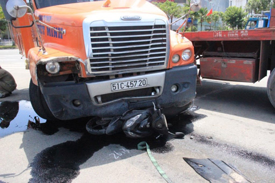 Tin tức tai nạn giao thông trong tuần (21/9 - 27/9): Vượt xe tải làm bé gái 8 tuổi tử vong