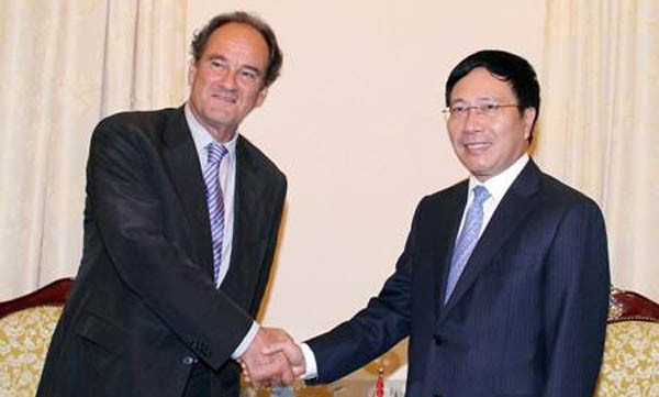 Phó Thủ tướng Phạm Bình Minh gặp Tổng Thư ký Tòa Trọng tài Quốc tế