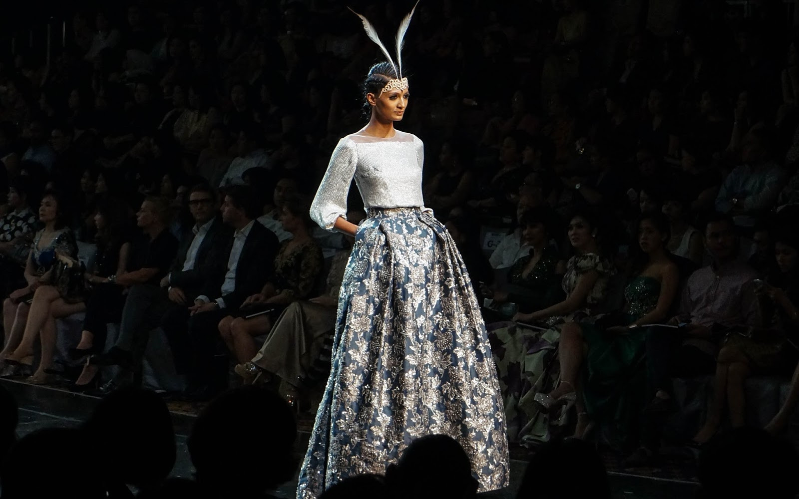 Vietnam International Fashion Week: Đắm chìm trong sắc hoa của NTK Sebastian Gunawan
