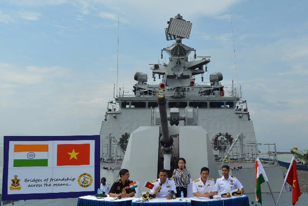 Tàu tàng hình đa nhiệm của hải quân Ấn Độ cập cảng Đà Nẵng