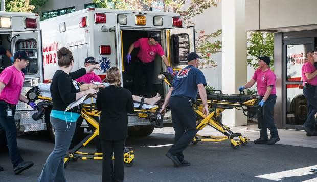 Tin nóng về vụ xả súng tại Mỹ: 15 người thiệt mạng, 20 người bị thương