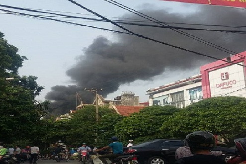 Phú Thọ: Cháy lớn ở cửa hàng chăn ga, gối đệm