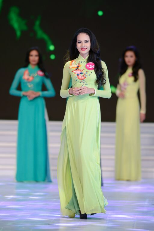 Phạm Thị Hương đăng quang Hoa hậu Hoàn vũ Việt Nam 2015