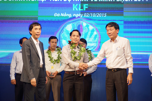 KLF được vinh danh Top 10 DN tiến bộ HNX 2014-2015