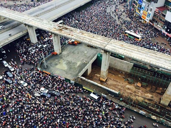 Tin tức xã hội trong ngày: Tê liệt giao thông đường vành đai 3 ở Hà Nội
