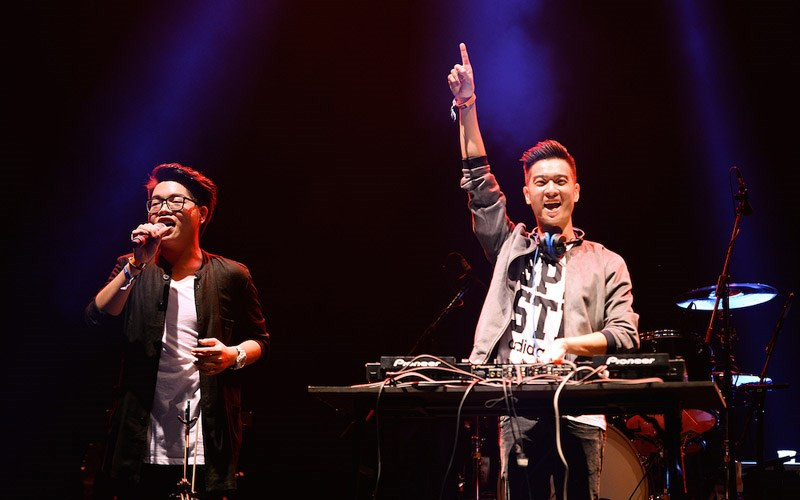 Monsoon Music Festival 2015: Tóc Tiên, Hoàng Thùy Linh đốt cháy đêm diễn đầu tiên