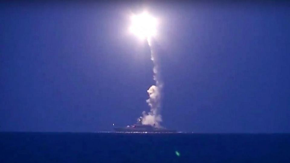 Mỹ: Tên lửa Nga không kích IS ở Syria đã “bay lạc” sang Iran