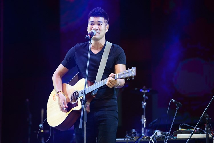 Monsoon Music Festival 2015: Tóc Tiên, Hoàng Thùy Linh đốt cháy đêm diễn đầu tiên