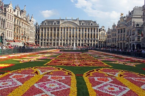 Choáng ngợp 10 lễ hội hoa rực rỡ nhất hành tinh
