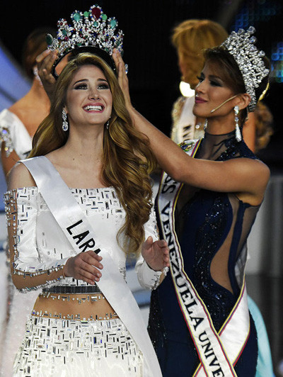 Cô sinh viên nha khoa đăng quang Hoa hậu Venezuela 2015
