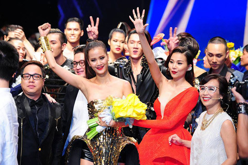 Hương Ly bị tố chơi xấu Hồng Xuân để giành Quán quân Vietnam’s Next Top Model 2015