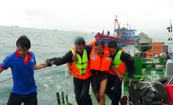 Tin tức xã hội nổi bật ngày 13/10: Cứu thành công 10 thuyền viên gặp nạn trên biển
