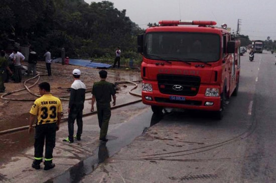 Hải Phòng: Cháy lớn tại cửa hàng phân phối sữa