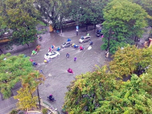 Tin tức xã hội trong ngày 14/10: Lốc xoáy làm 50 căn nhà bị tốc mái ở Tiền Giang