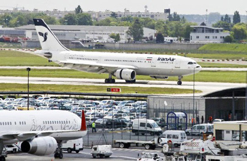 Iran: Máy bay chở khách rơi động cơ, hành khách hoảng loạn 
