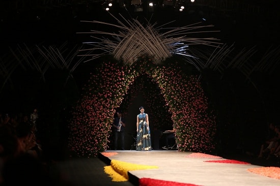 Những con số khủng của sàn diễn Vietnam International Fashion Week 2015