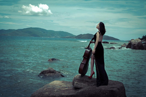 Nữ thạc sĩ Cello khiến cộng đồng mạng xuyến xao