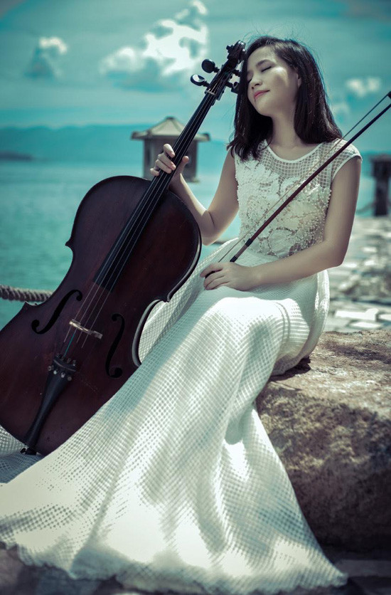 Nữ thạc sĩ Cello khiến cộng đồng mạng xuyến xao