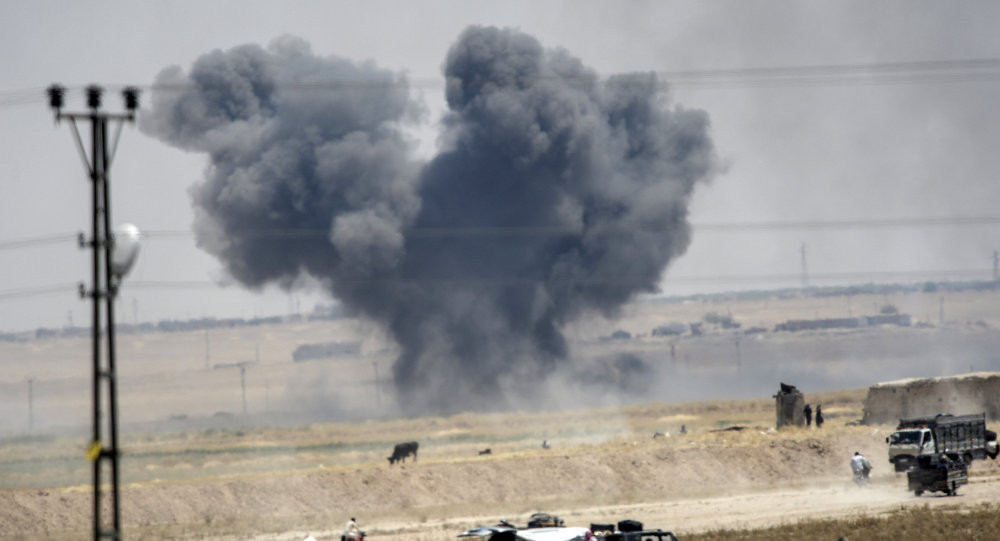 Chống IS ở Syria: Tấn công giếng dầu, cắt đứt nguồn thu của IS 