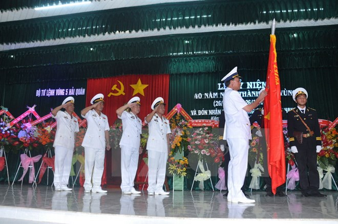 Tin tức thời sự ngày 25/10: Bộ Tư lệnh Vùng 5 Hải quân đón nhận Huân chương Quân công