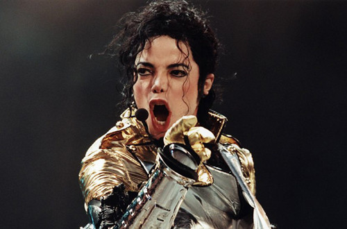 Michael Jackson vẫn thu bộn tiền sau khi qua đời 