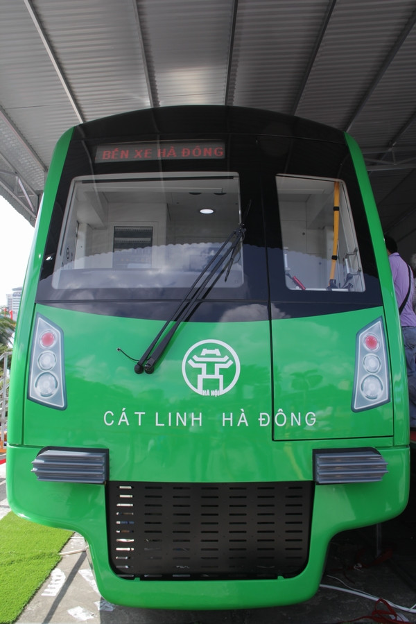 Hình ảnh thực tế đoàn tàu mẫu tuyến đường trên cao Cát Linh – Hà Đông