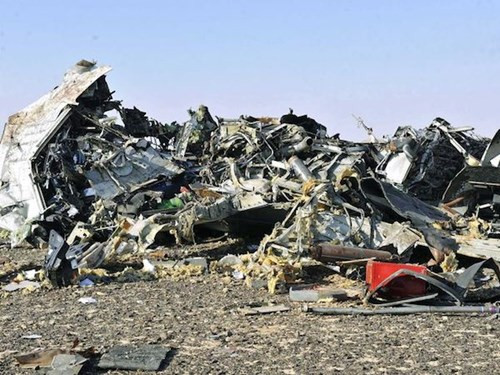 Máy bay Nga bị vỡ trước khi rơi xuống đất 