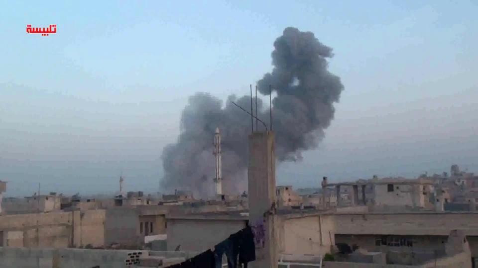 Nóng: IS tấn công liều chết giành quyền kiểm soát Maheen từ tay quân Syria