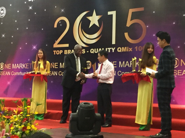 Sacombank đạt giải thưởng Doanh nghiệp chất lượng Qmix 100:2015