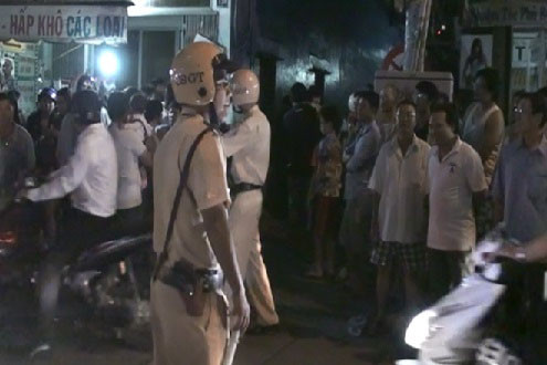 Hàng trăm cảnh sát bao vây, khám xét nhà trùm ma túy ở Sài Gòn